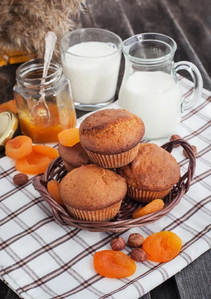 Fresh homemade apricot muffins — Stock Photo, Image