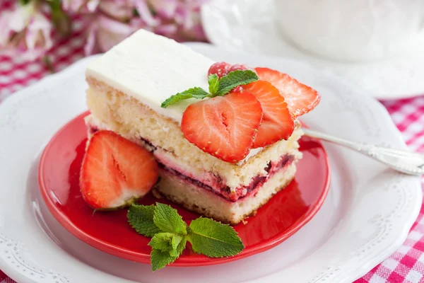 Piece of  strawberry cake — Stock Photo, Image