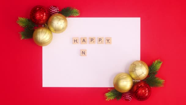 Feliz Año Nuevo Texto Aparecen Papel Blanco Rodeado Adornos Navidad — Vídeo de stock