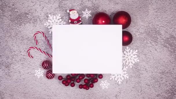 Ornamentos Diferentes Vermelhos Natal Movem Sob Nota Cartão Papel Parar — Vídeo de Stock