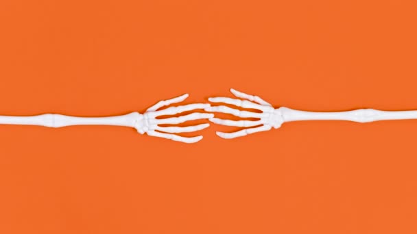 Руки Скелета Рухаються Текст Щасливого Хеллоуїна Кажанами Являються Помаранчевій Темі — стокове відео