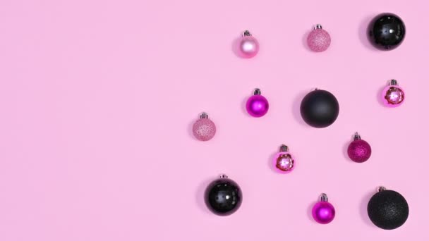 パステルピンクをテーマにしたクリスマスブラックとピンクのオーナメント 動くな — ストック動画