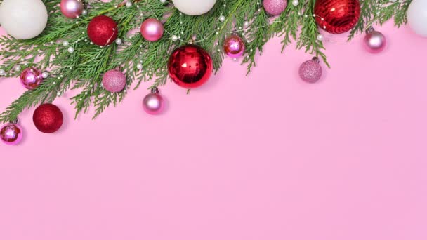 Hermosa Guirnalda Navidad Con Adornos Navidad Rosas Rojas Con Luces — Vídeo de stock