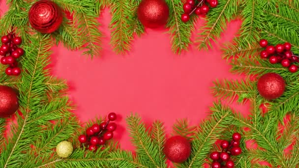 新年的框架 在松枝上闪烁着闪烁着红色和金色装饰的灯光 呈现出红色的主题 停止运动 — 图库视频影像