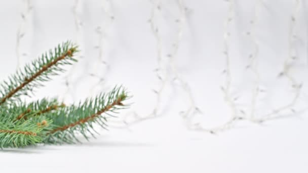 Decoração Fundo Branco Para Natal Com Galhos Abeto Cones Parar — Vídeo de Stock