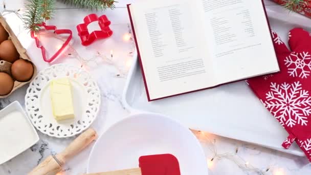 Últimos Preparativos Para Hacer Galletas Tradicionales Jengibre Navidad Mesa Cocina — Vídeos de Stock