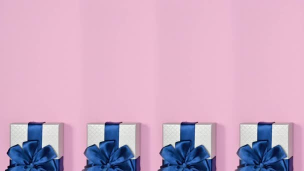 Ασημένια Δώρα Σκούρα Μπλε Κορδέλα Παστέλ Ροζ Θέμα Σταμάτημα Κίνησης — Αρχείο Βίντεο