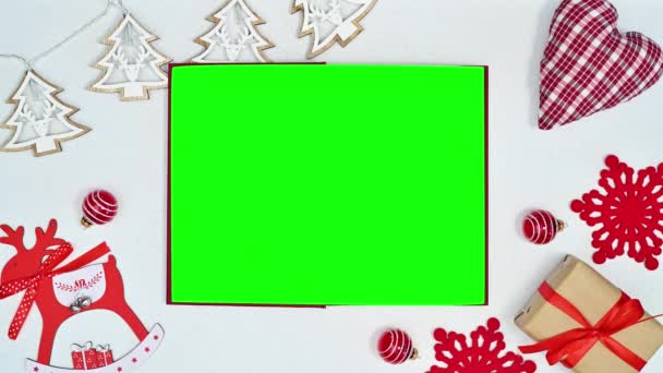 Libro Schermo Verde Con Ornamenti Natalizi Luci Lampeggianti Sul Tema — Video Stock