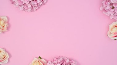 Romantik pastel bahar çiçekleri pastel pembe temanın altında belirir. Hareketi durdur