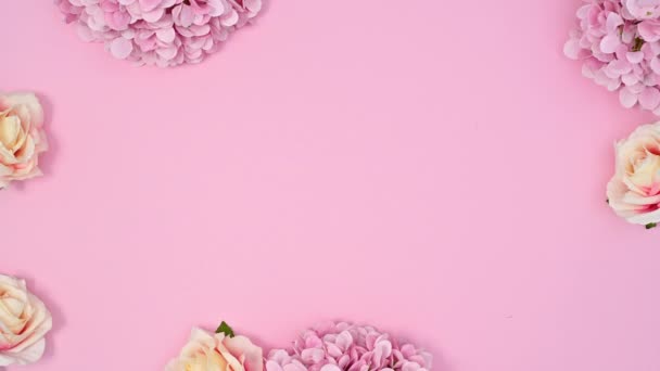 Romantische Pastellfarbene Frühlingsblumen Erscheinen Auf Der Unterseite Des Pastellrosa Themas — Stockvideo