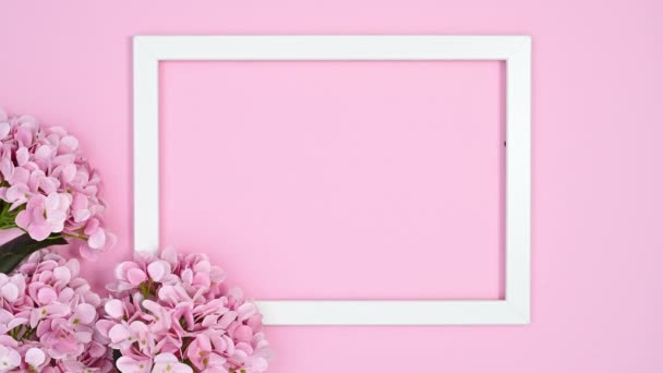 Romantisch Vrouwelijk Frame Met Pastelbloemen Lint Pastelroze Thema Stop Met — Stockvideo