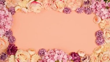 Pastel turuncu temalı pastel bahar çiçeklerinden yapılmış çiçek desenleri. Hareketi durdur