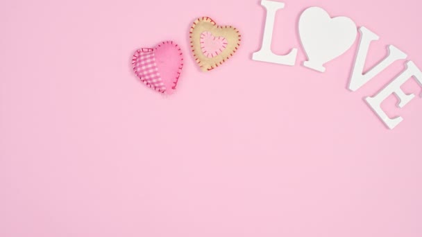 Romantische Valentijnsdag Frame Gemaakt Van Romantische Accessoires Verschijnen Pastel Roze — Stockvideo