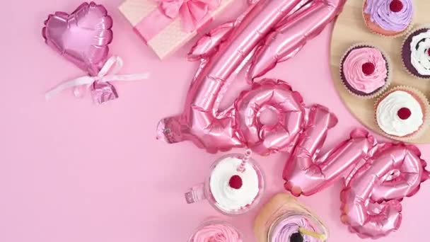 Balões Decoração Dia Dos Namorados Bolos Xícara Movem Lado Direito — Vídeo de Stock