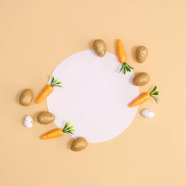 Osterkarten Notiz Mit Karotten Und Eiern Ostern Auf Pastellbeigem Hintergrund — Stockfoto