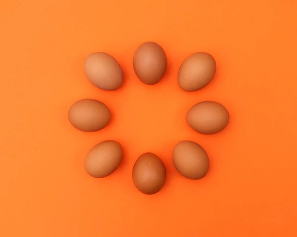 Oranžové Pozadí Organickými Vajíčky Končí Kruhu Velikonoční Ploché Ležel Minimální — Stock fotografie