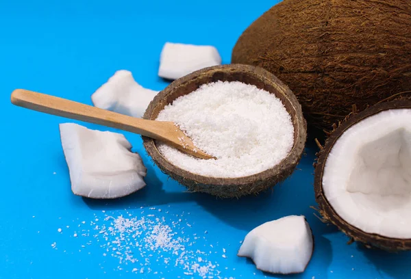 Coco Tropical Verão Sobre Fundo Azul Vibrante Frutos Exóticos Mínimos — Fotografia de Stock