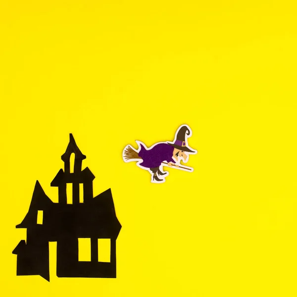 Creepy Horor House Witch Yellow Background Creative Copy Space Holidays — Stock fotografie