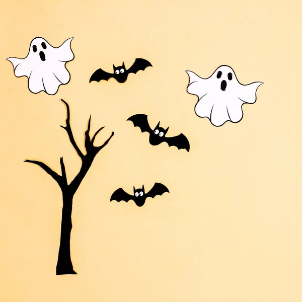 Halloween Beige Background Scary Tree Bats Ghosts Flat Lay Creative — 스톡 사진