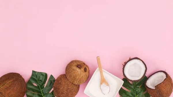 Fresh Coconut Coconut Powder Arrangement Palm Leaves — Fotografia de Stock