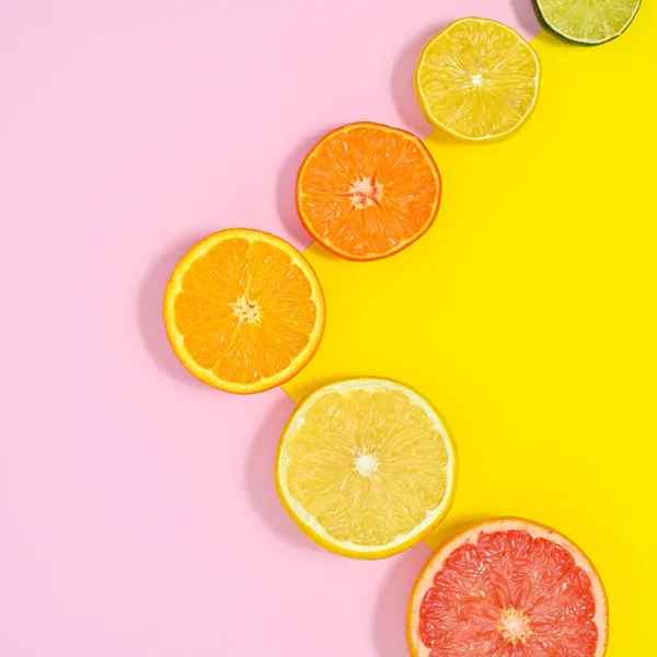 Sliced Citrus Fruits Layout Pastel Pink Yellow Background Flat Lay — Foto de Stock