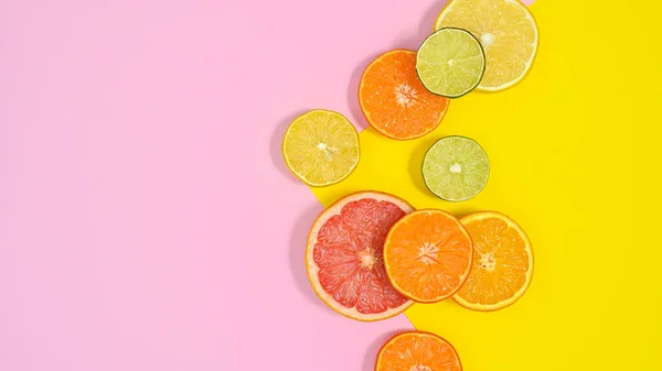 Sliced Citrus Fruits Arrangement Pastel Pink Yellow Background Flat Lay — Foto de Stock