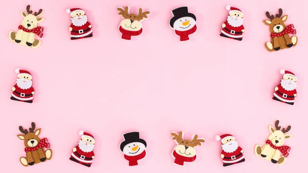 创意可爱的框架与圣诞老人的驯鹿和雪人贴纸 复制空间平铺 — 图库照片