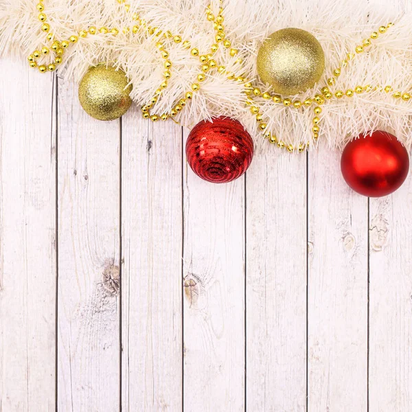 Holz Kopierraum Hintergrund Mit Perlen Und Goldenen Und Roten Ornamenten — Stockfoto