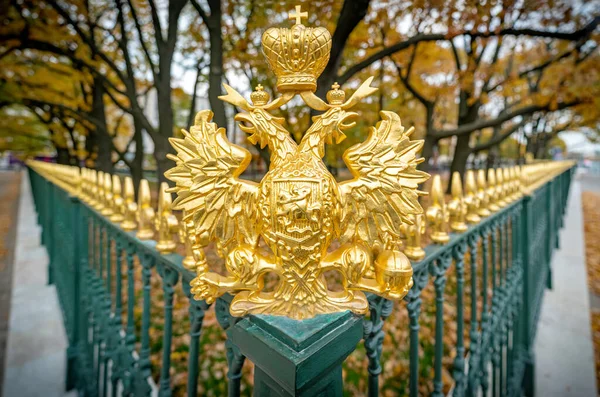 Close Golden Russian Imperial Double Headed Eagle Fence Autumn Petersburg — Stock Photo, Image