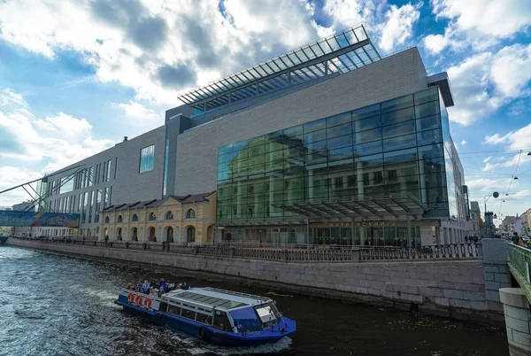 Mariinsky Tiyatrosu 'nun yeni binası. St. Petersburg Rusya