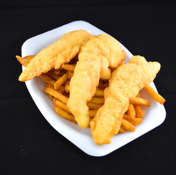 Hühnchen mit Pommes — Stockfoto