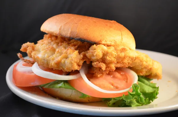 Sándwich de pollo crujiente — Foto de Stock