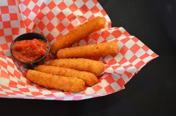 Palitos de queso frito crujiente —  Fotos de Stock