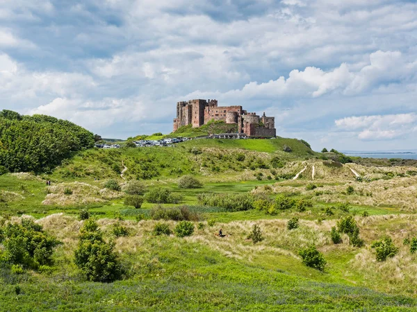 Bamburgh Castle Dominates Northumberland Coastal Landscape — Foto Stock