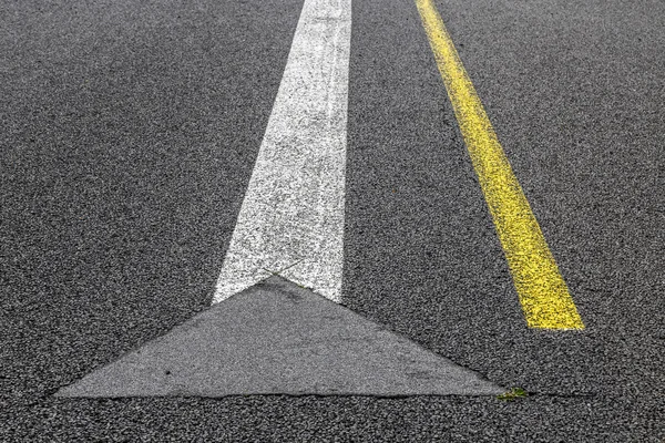 Marcado de carreteras en una pista de aterrizaje —  Fotos de Stock