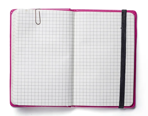 ペーパー クリップと弾性ピンクのメモ帳の空白のページ私はストラップします。 — ストック写真