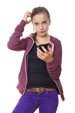güzel genç kızın cep telefonu ile karışık, izole üzerinde
