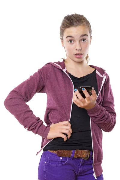 Verrast vrouwelijke tiener met slimme telefoon in de ene hand, geïsoleerd — Stockfoto