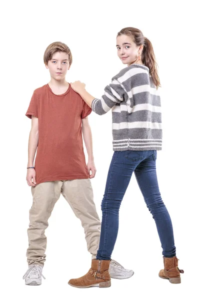 Teenager Geschwister Mädchen hält die Schulter von hier Bruder, iso — Stockfoto