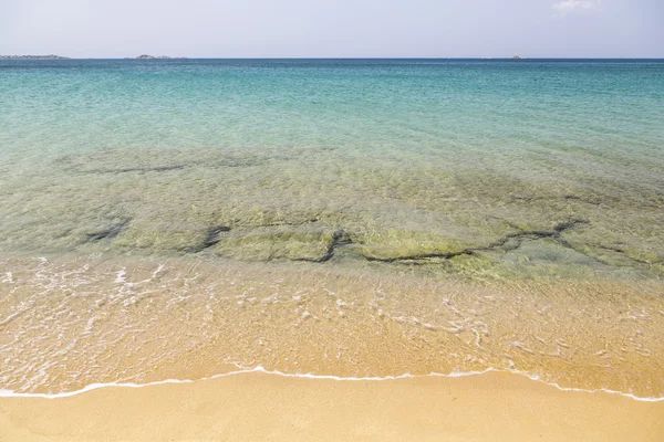 平蓝海地平线和海滩 — 图库照片