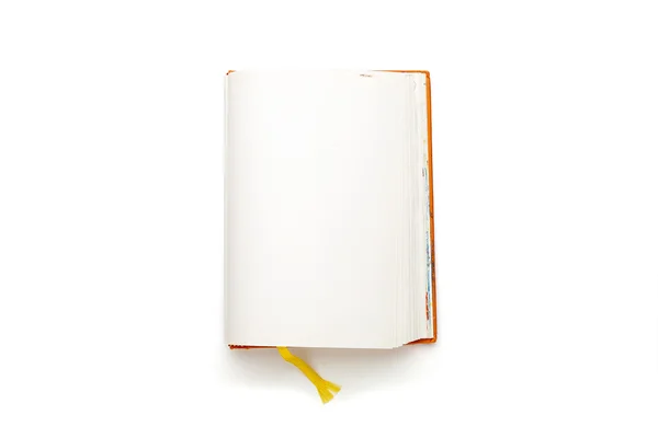 Открытый пустой дневник с желтой закладкой, изолированный на белом — стоковое фото