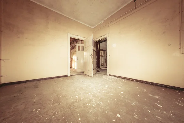 Empty dirty grunge interior with vintage color filter — Stock Photo, Image