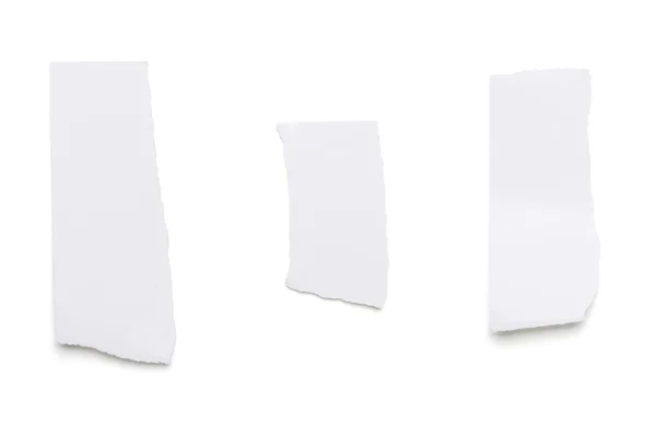 Rasgado pedaços de papel branco, isolado em branco — Fotografia de Stock