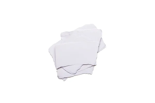 Bündel zerrissener weißer Zettel, isoliert auf weißem Papier — Stockfoto