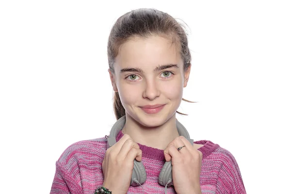快乐的十几岁的女孩，戴着耳机，白色衬底上分离 — 图库照片