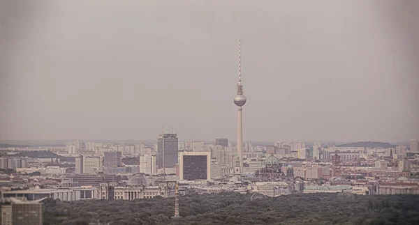 Skyline vintage de berlin, com torre de tv — Fotografia de Stock