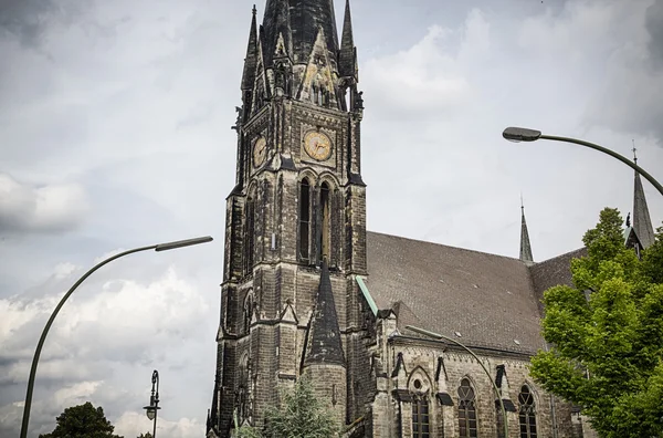 HDR focení, detail staré církve v Berlín kreuzberg — Stock fotografie