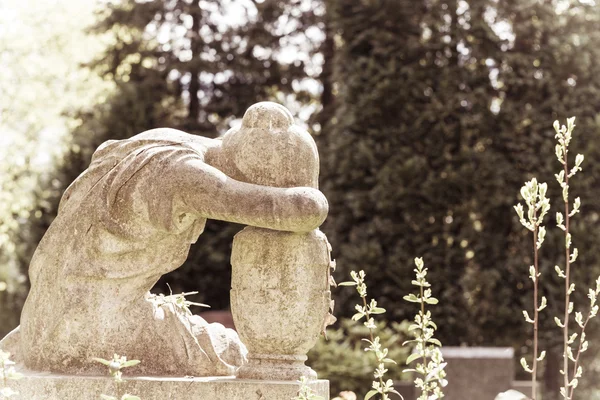 Rubem ženy smuteční socha — Stock fotografie
