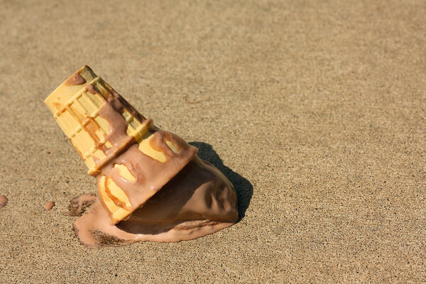 Упавший ледяной конус
