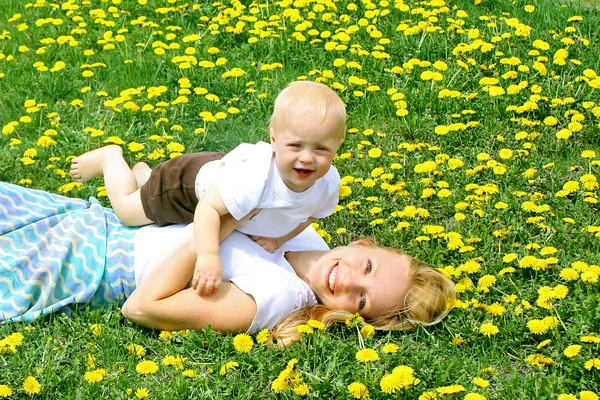 Mother and Baby Laying in Dandelions — Stock Photo, Image
